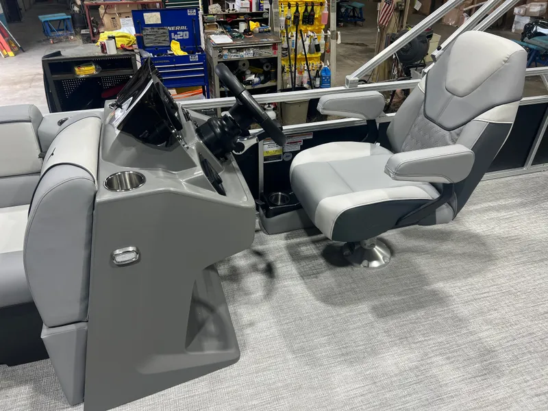 Slide: The Image of Tahoe Sport Rear Fish 2185 & 4-Stroke $32995 2026 - 10