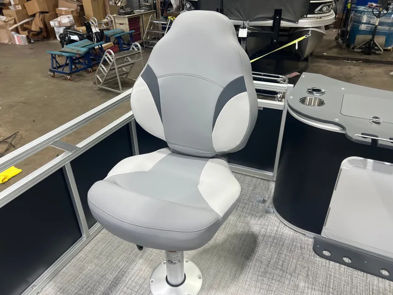 Slide: The Image of Tahoe Sport Rear Fish 2185 & 4-Stroke $32995 2026 - 17