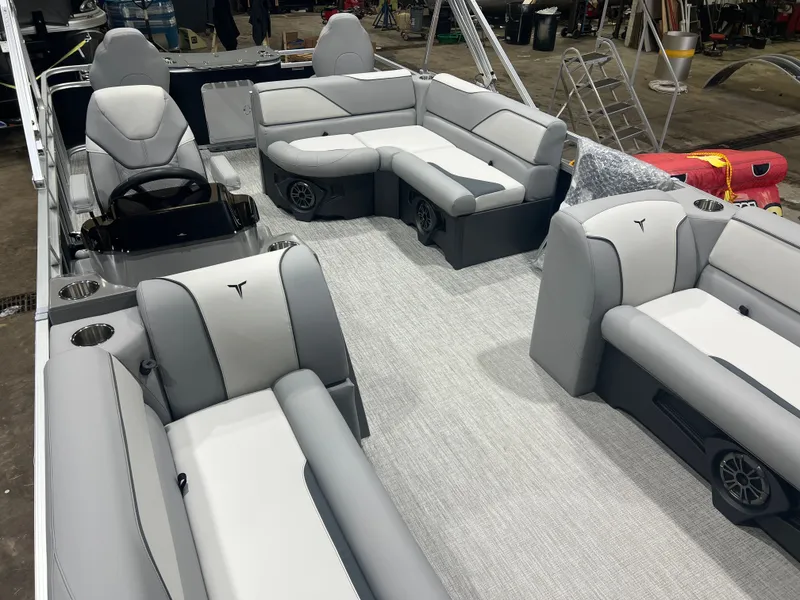 Slide: The Image of Tahoe Sport Rear Fish 2185 & 4-Stroke $32995 2026 - 23