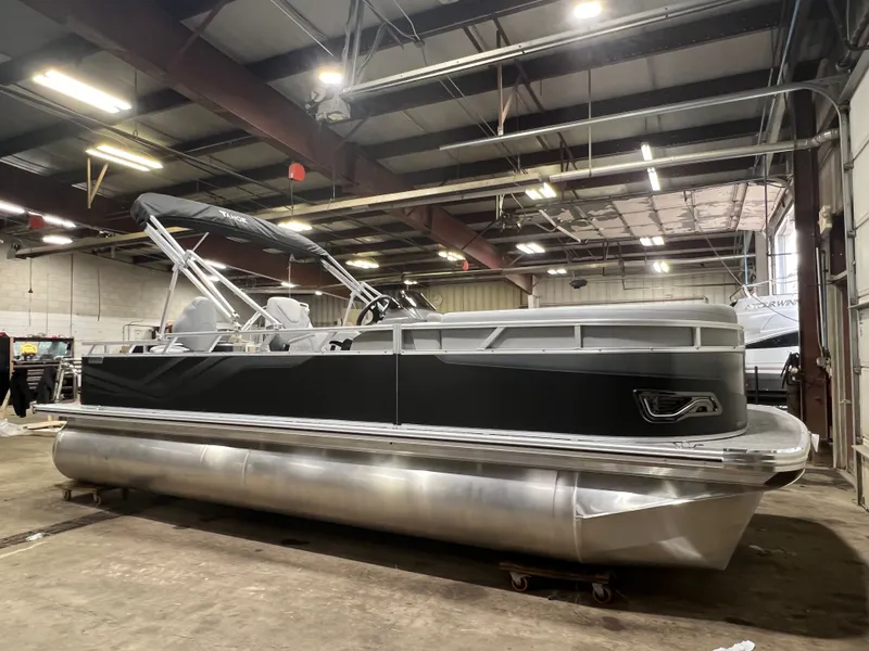 Slide: The Image of Tahoe Sport Rear Fish 2185 & 4-Stroke $32995 2026 - 29