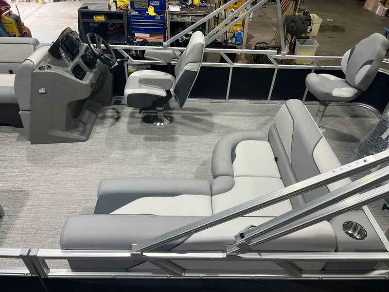 Slide: The Image of Tahoe Sport Rear Fish 2185 & 4-Stroke $32995 2026 - 3