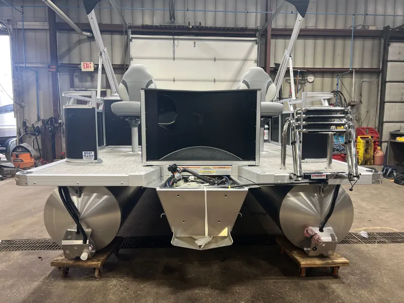 Slide: The Image of Tahoe Sport Rear Fish 2185 & 4-Stroke $32995 2026 - 31