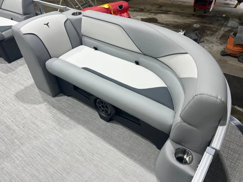 Slide: The Image of Tahoe Sport Rear Fish 2185 & 4-Stroke $32995 2026 - 7