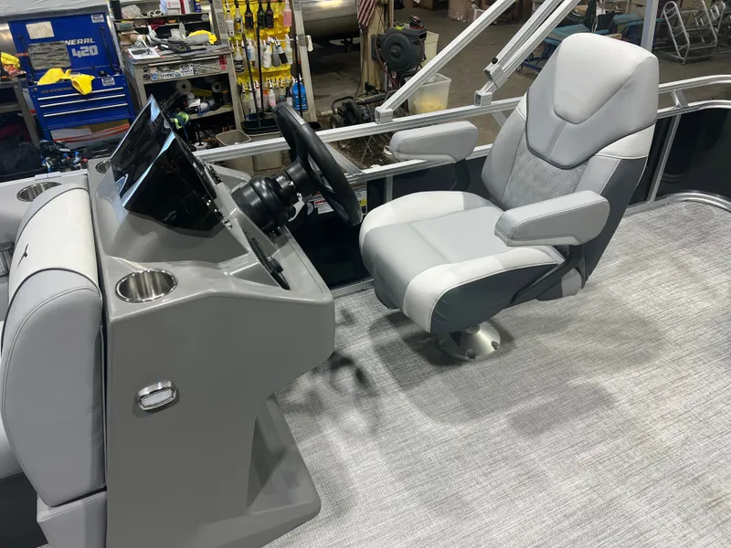 Slide: The Image of Tahoe Sport 2180 Cruise & Honda 4-Stroke EFI 2026 - 10