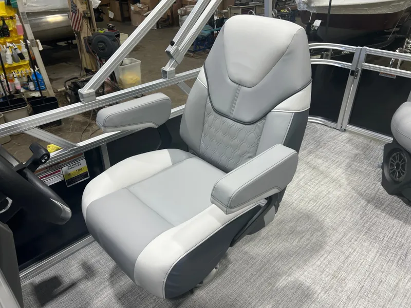 Slide: The Image of Tahoe Sport 2180 Cruise & Honda 4-Stroke EFI 2026 - 11