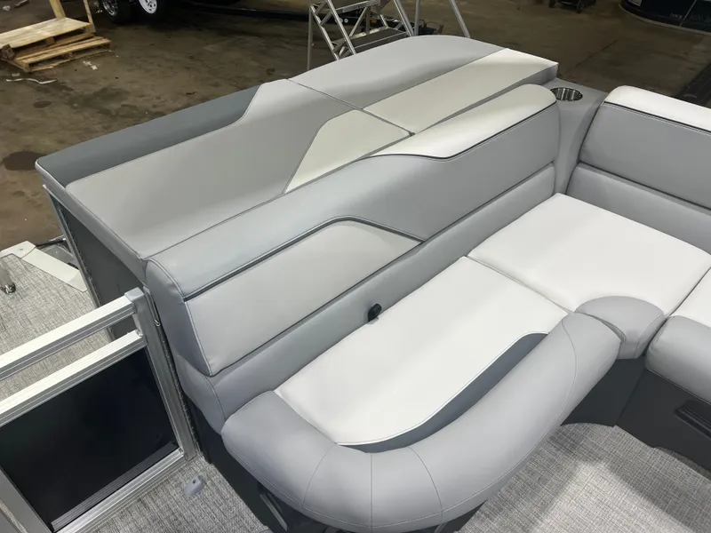 Slide: The Image of Tahoe Sport 2180 Cruise & Honda 4-Stroke EFI 2026 - 15