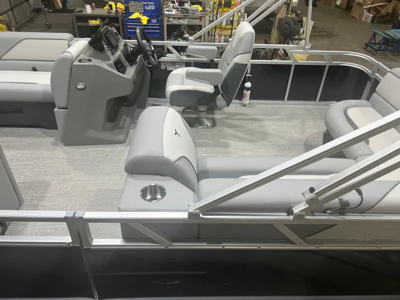 Slide: The Image of Tahoe Sport 2180 Cruise & Honda 4-Stroke EFI 2026 - 3