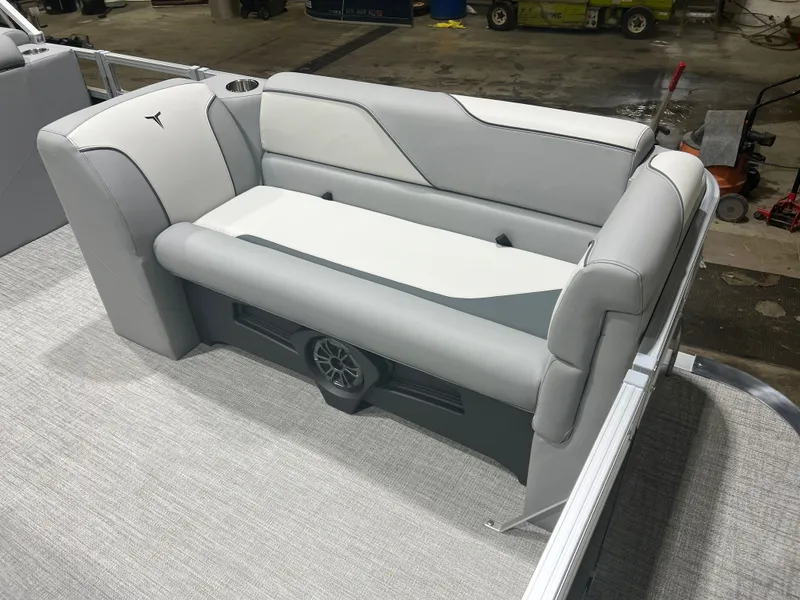 Slide: The Image of Tahoe Sport 2180 Cruise & Honda 4-Stroke EFI 2026 - 7