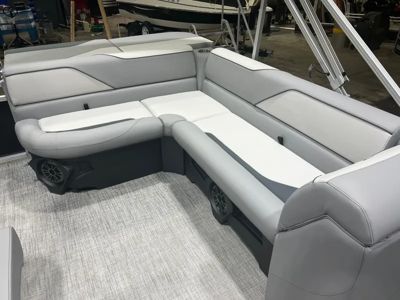 Slide: The Image of Tahoe Sport 2180 Cruise & Honda 4-Stroke EFI 2026 - 9