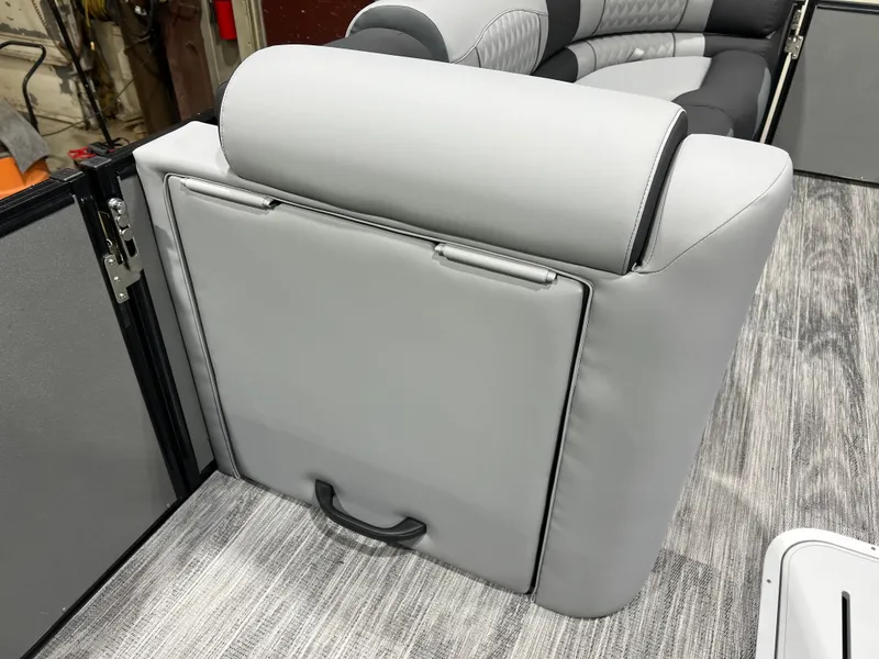 Slide: The Image of Tahoe Cascade 2385 Swingback (VRB) Tritoon & Honda 4-Stroke EFI 2026 - 21