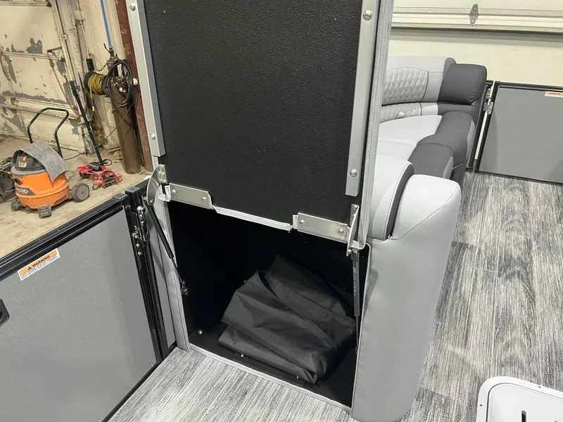 Slide: The Image of Tahoe Cascade 2385 Swingback (VRB) Tritoon & Honda 4-Stroke EFI 2026 - 22