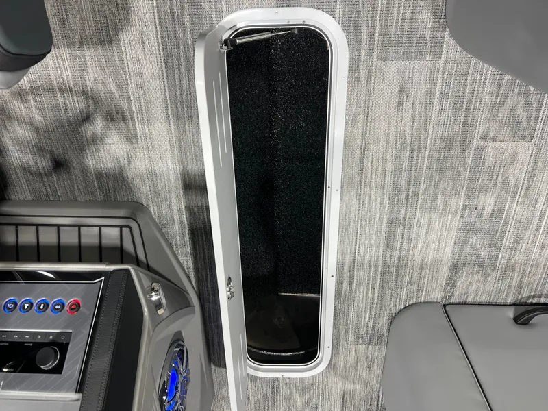 Slide: The Image of Tahoe Cascade 2385 Swingback (VRB) Tritoon & Honda 4-Stroke EFI 2026 - 25