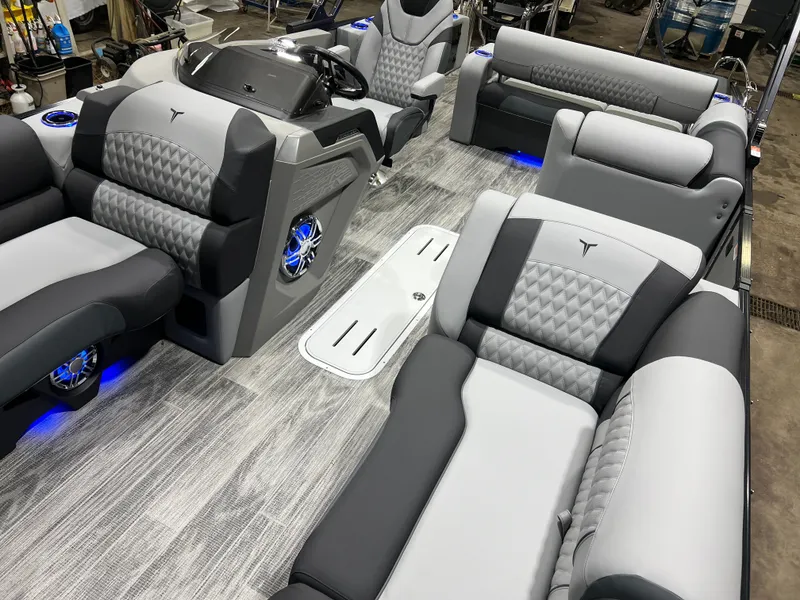 Slide: The Image of Tahoe Cascade 2385 Swingback (VRB) Tritoon & Honda 4-Stroke EFI 2026 - 32