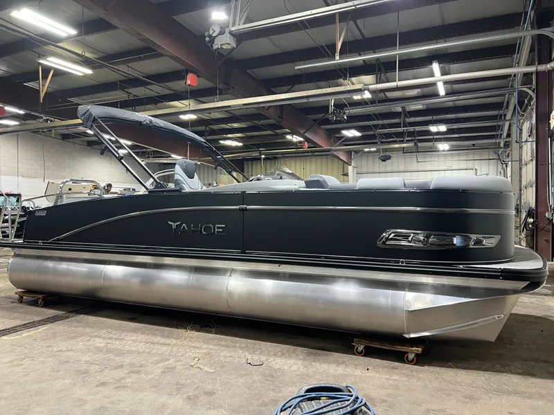 Slide: The Image of Tahoe Cascade 2385 Swingback (VRB) Tritoon & Honda 4-Stroke EFI 2026 - 40