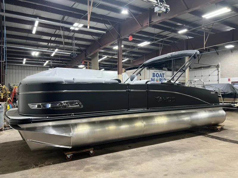 Slide: The Image of Tahoe Cascade 2385 Swingback (VRB) Tritoon & Honda 4-Stroke EFI 2026 - 41