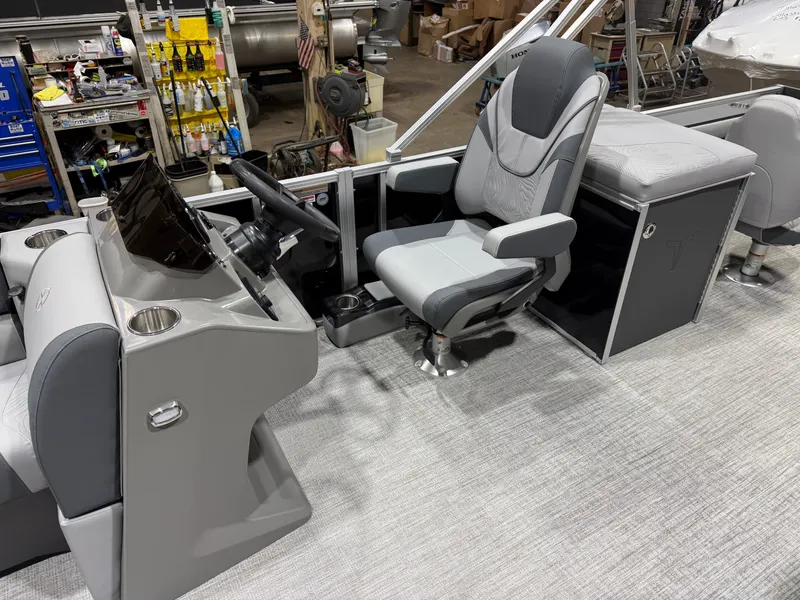 Slide: The Image of Tahoe Geofish 2385 Rear Fish & Honda 4-Stroke EFI 2026 - 10