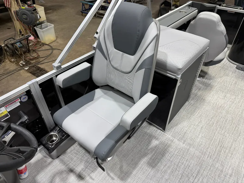 Slide: The Image of Tahoe Geofish 2385 Rear Fish & Honda 4-Stroke EFI 2026 - 11