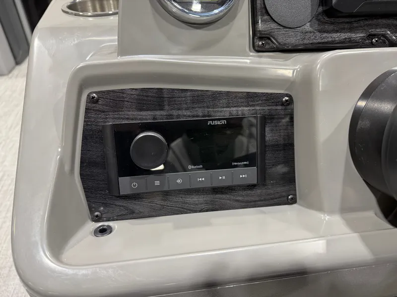 Slide: The Image of Tahoe Geofish 2385 Rear Fish & Honda 4-Stroke EFI 2026 - 13