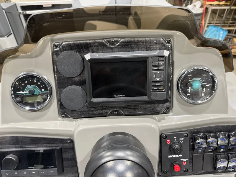 Slide: The Image of Tahoe Geofish 2385 Rear Fish & Honda 4-Stroke EFI 2026 - 14