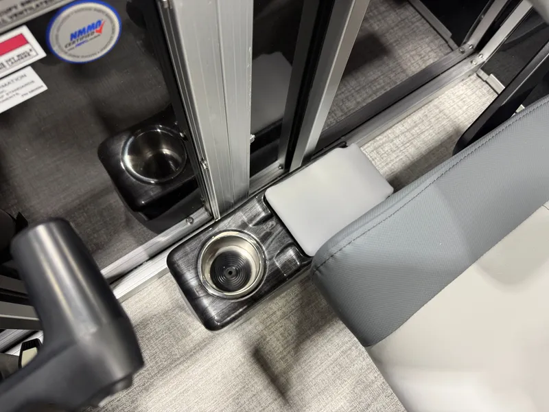 Slide: The Image of Tahoe Geofish 2385 Rear Fish & Honda 4-Stroke EFI 2026 - 15