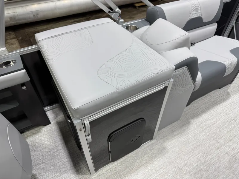 Slide: The Image of Tahoe Geofish 2385 Rear Fish & Honda 4-Stroke EFI 2026 - 17