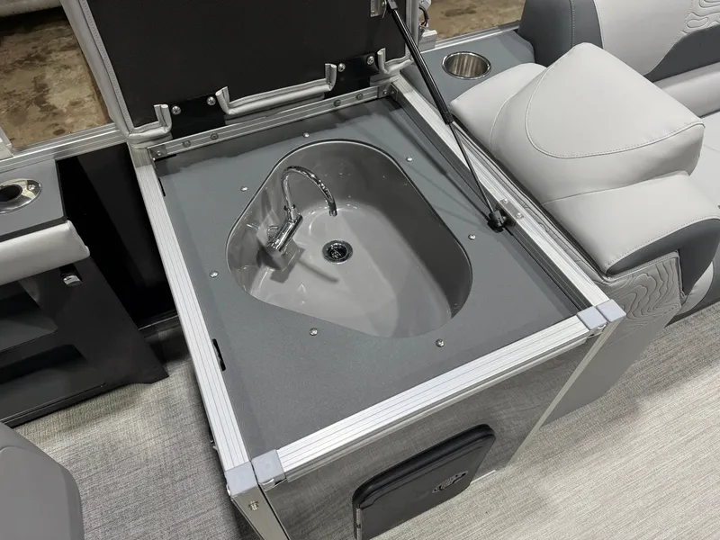 Slide: The Image of Tahoe Geofish 2385 Rear Fish & Honda 4-Stroke EFI 2026 - 18