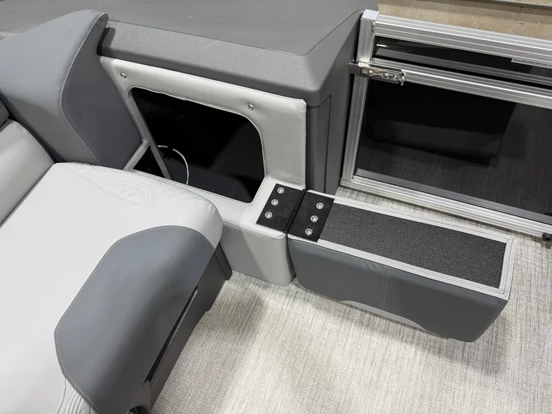 Slide: The Image of Tahoe Geofish 2385 Rear Fish & Honda 4-Stroke EFI 2026 - 30