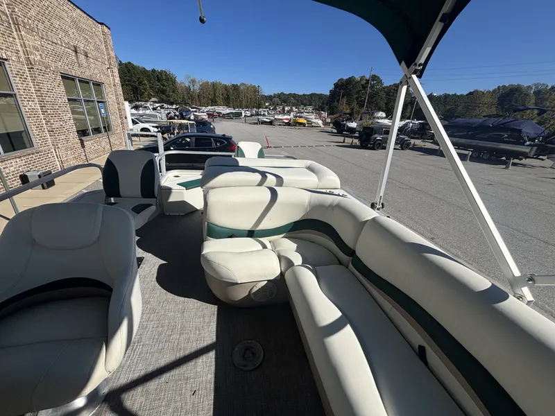 Slide: The Image of Sun Tracker Fishin' Barge 21 w/Mercury 40HP Big Foot- 4-Stroke Engine 2007 - 16