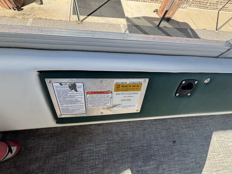 Slide: The Image of Sun Tracker Fishin' Barge 21 w/Mercury 40HP Big Foot- 4-Stroke Engine 2007 - 20