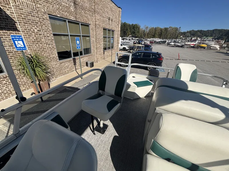 Slide: The Image of Sun Tracker Fishin' Barge 21 w/Mercury 40HP Big Foot- 4-Stroke Engine 2007 - 23