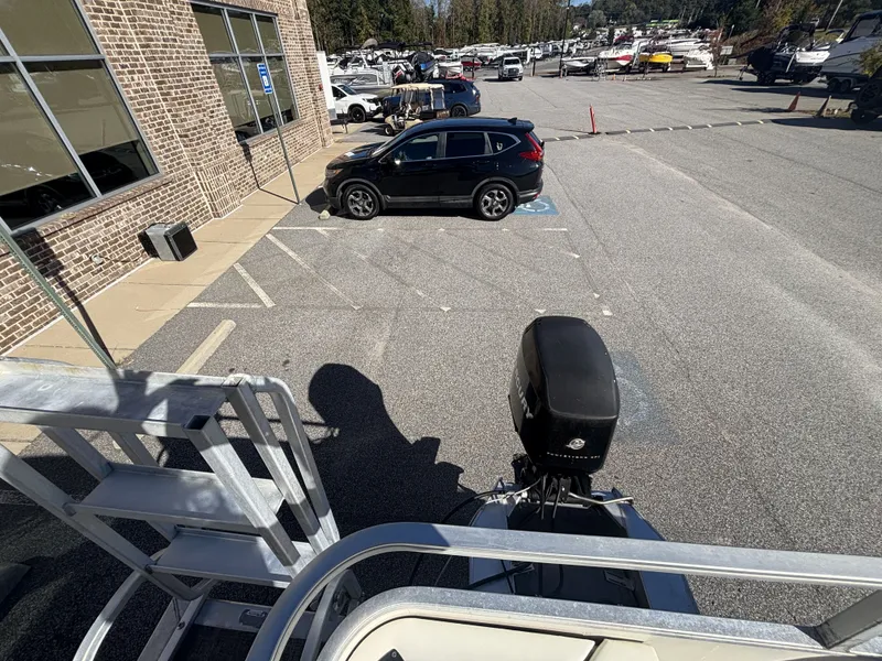 Slide: The Image of Sun Tracker Fishin' Barge 21 w/Mercury 40HP Big Foot- 4-Stroke Engine 2007 - 27