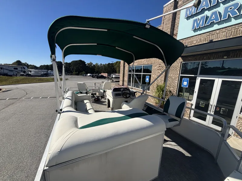 Slide: The Image of Sun Tracker Fishin' Barge 21 w/Mercury 40HP Big Foot- 4-Stroke Engine 2007 - 28