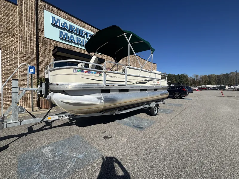 Slide: The Image of Sun Tracker Fishin' Barge 21 w/Mercury 40HP Big Foot- 4-Stroke Engine 2007 - 31