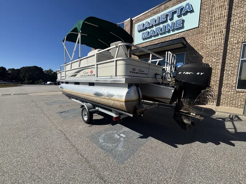 Slide: The Image of Sun Tracker Fishin' Barge 21 w/Mercury 40HP Big Foot- 4-Stroke Engine 2007 - 32