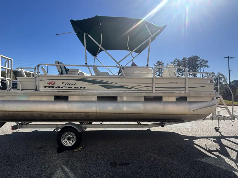 Slide: The Image of Sun Tracker Fishin' Barge 21 w/Mercury 40HP Big Foot- 4-Stroke Engine 2007 - 36