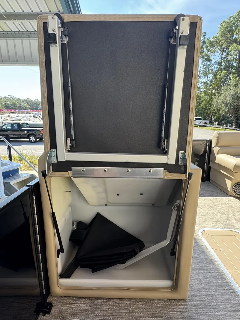 Slide: The Image of Sweetwater EX2286SBX 2026 - 22