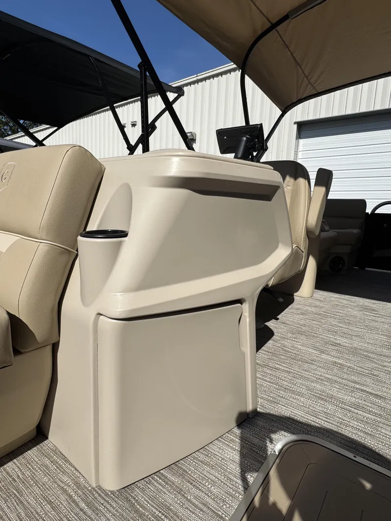 Slide: The Image of Sweetwater EX2286SBX 2026 - 23