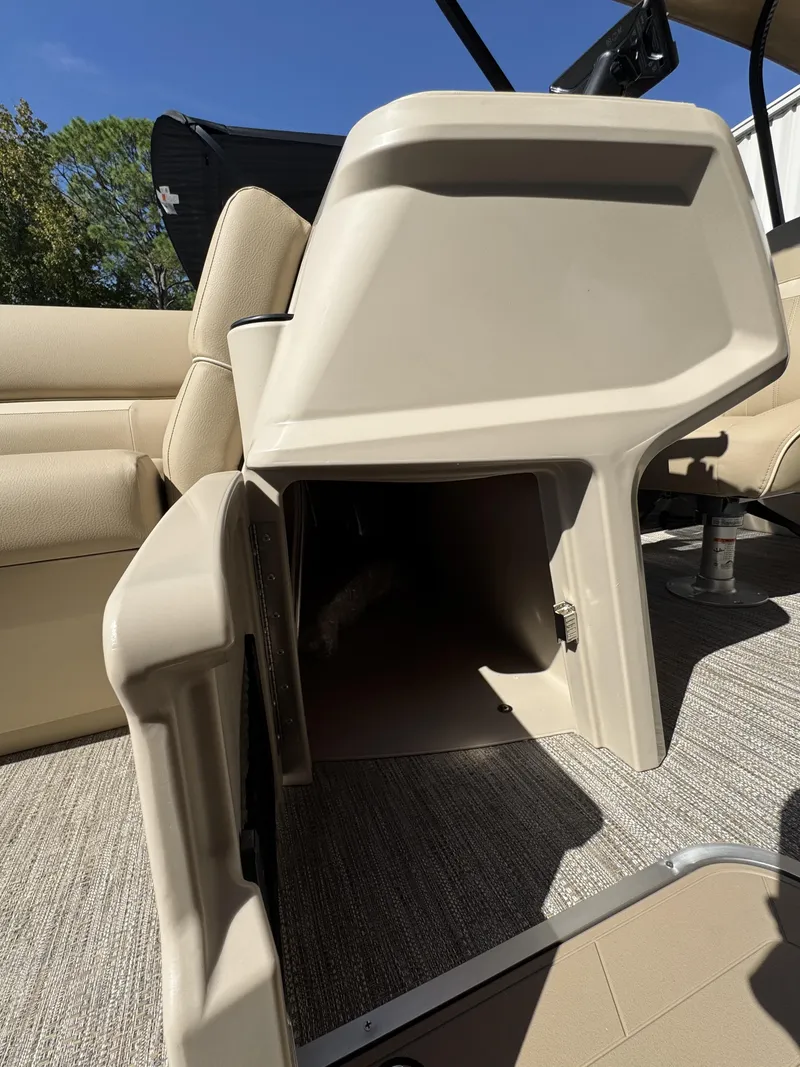 Slide: The Image of Sweetwater EX2286SBX 2026 - 24