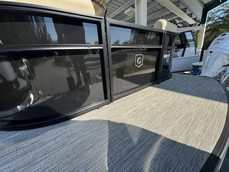 Slide: The Image of Sweetwater EX2286SBX 2026 - 35