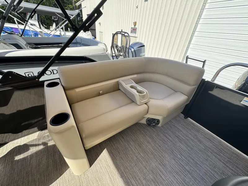 Slide: The Image of Sweetwater EX2286SBX 2026 - 42