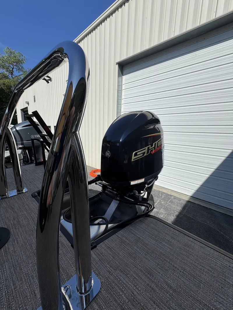 Slide: The Image of Sweetwater EX2286SBX 2026 - 9