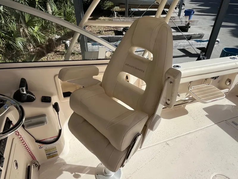 Slide: The Image of Grady-White Freedom 255 2024 - 14