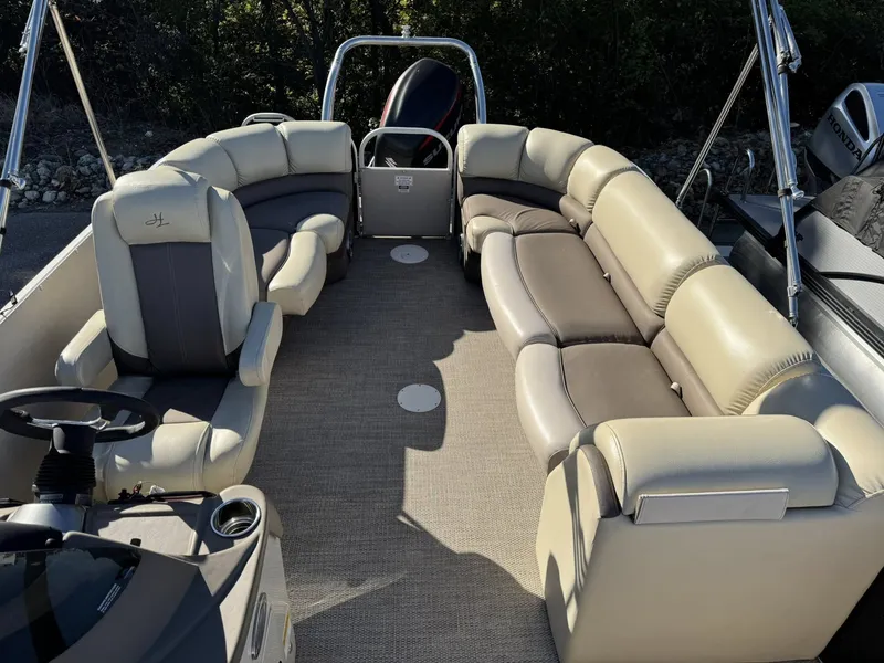 Slide: The Image of Hampton 2485 2018 - 15