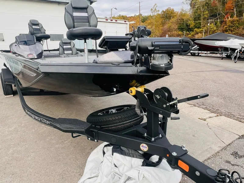 Slide: The Image of Ranger RT198P 2024 - 13