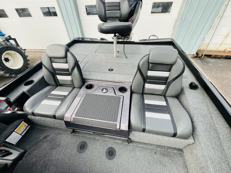 Slide: The Image of Ranger RT198P 2024 - 16