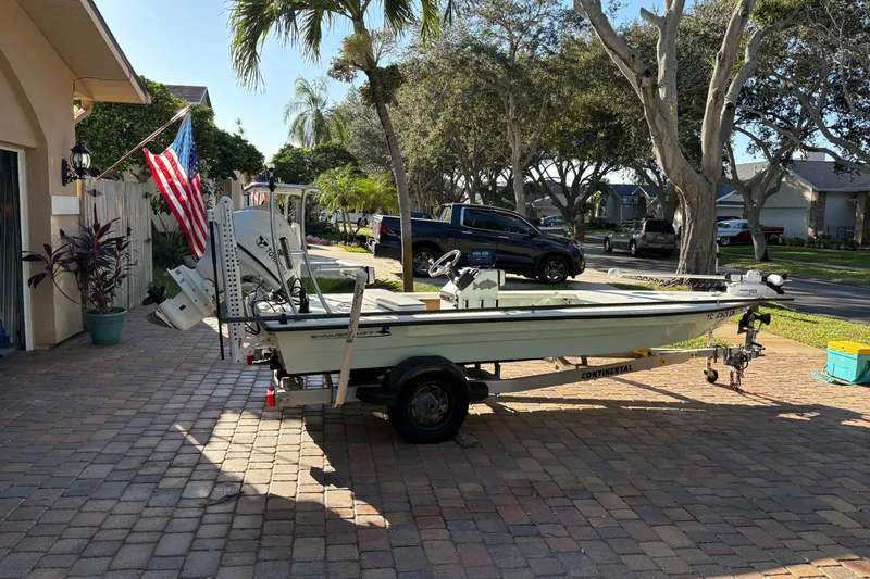 Slide: The Image of 2019 Skimmer Skiff 16'6" CC boat on trailer in sunny driveway setting. - 50