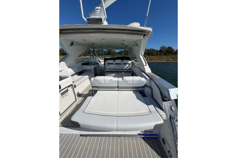 Slide: The Image of 2021 Formula 400 Super Sport Crossover boat with spacious seating and sleek design. - 29