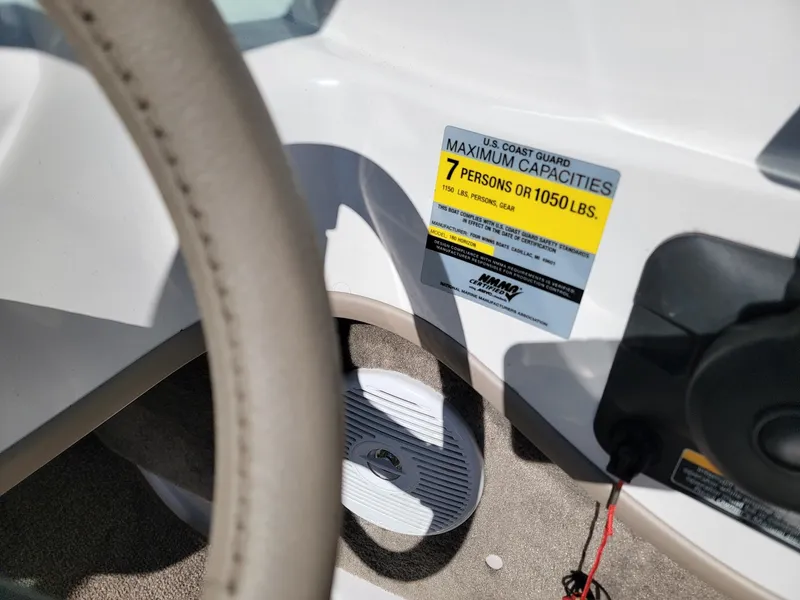 Slide: The Image of Four Winns 180H 2007 - 10