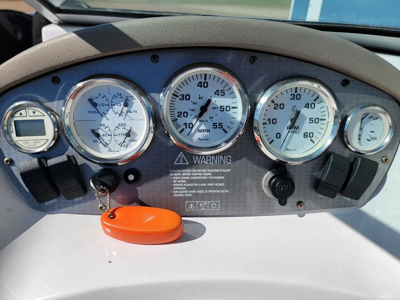 Slide: The Image of Four Winns 180H 2007 - 8