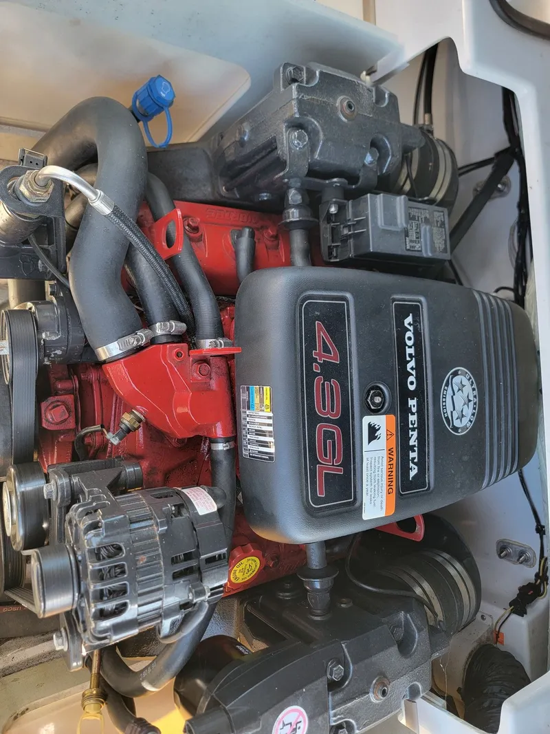 Slide: The Image of Four Winns 180H 2007 - 9